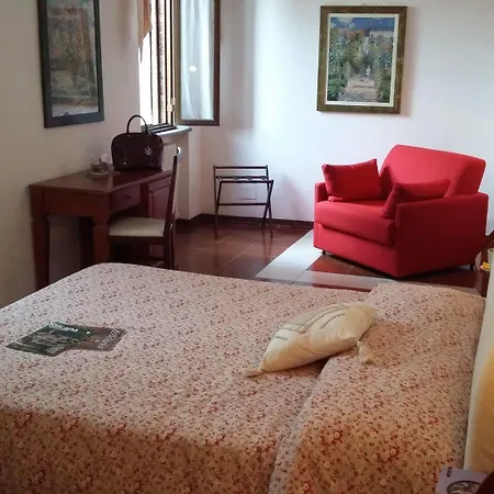 Porta Romana Di Luce Hotel